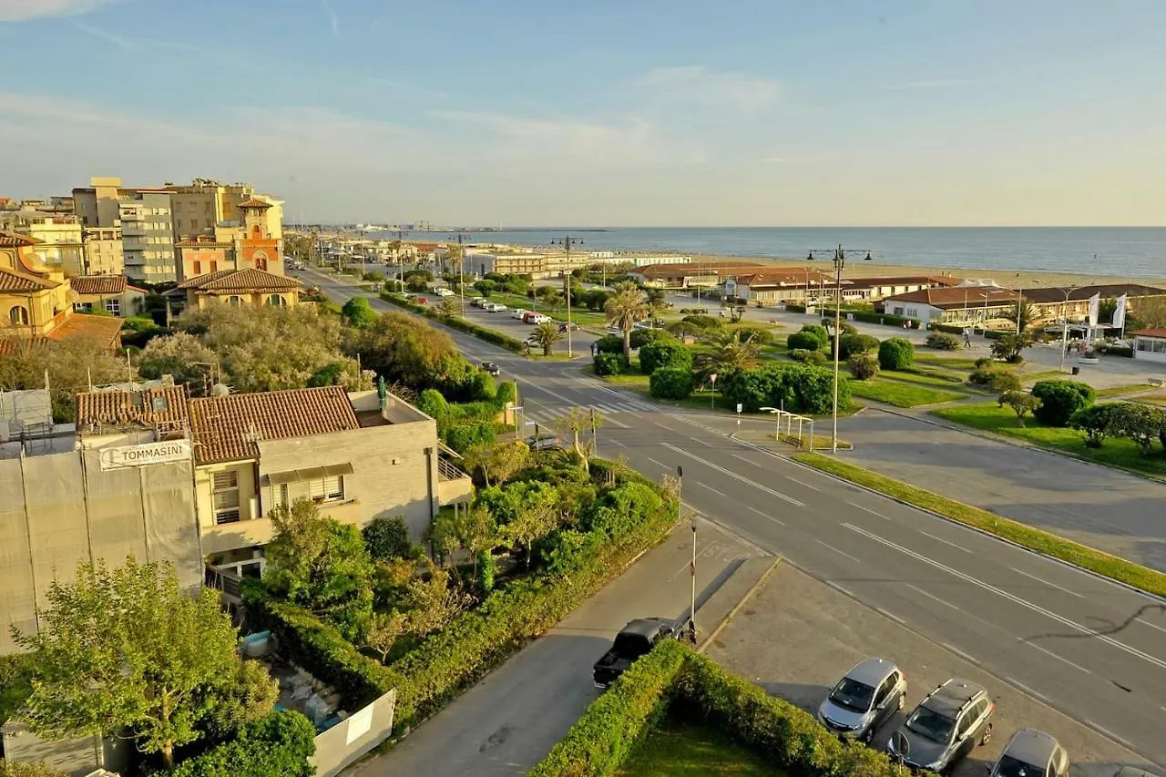 Lovely Apartment On The Sea Side Viareggio
