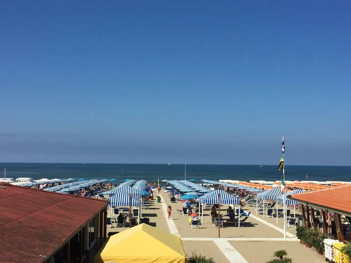 Lovely Apartment On The Sea Side Viareggio 0*,